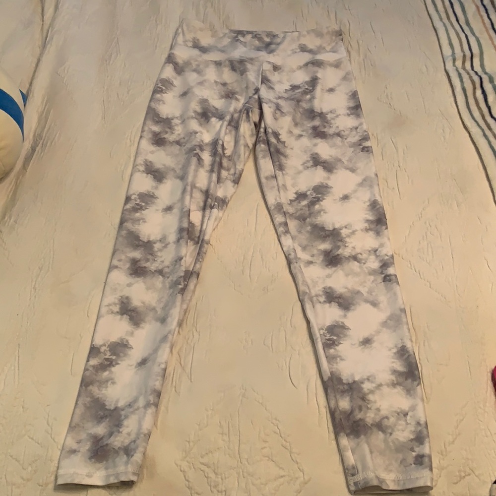 FINAL SALE🚨🚨 White and Grey Leggings